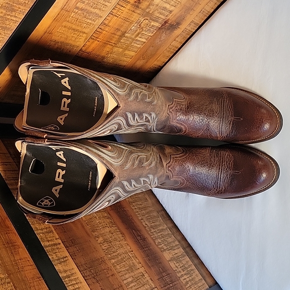 Gorgeous Men's Ariat Cowboy Boots EUC 11ee - Picture 3 of 8
